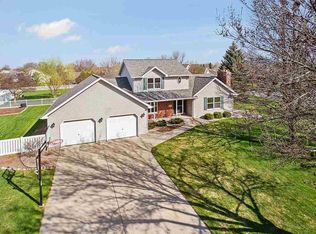 1703 Froelich Ln, Green Bay, WI 54311