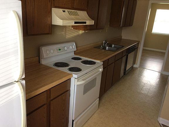 4th image of 1671 Foxhaven Dr APT 49