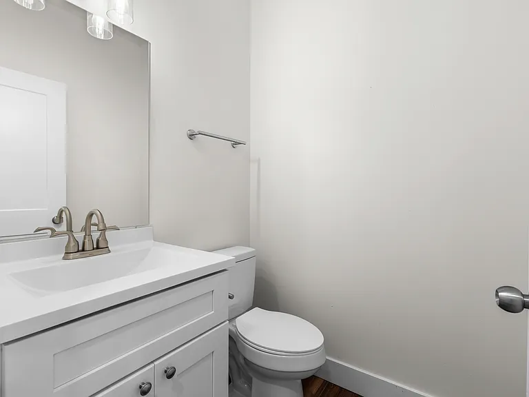435 Hiscock St — Photo 26