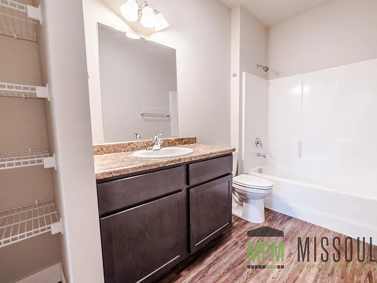 England Blvd. Apartments — Photo 9