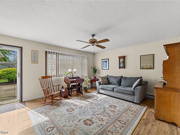 5th image of 176 Pinewood Dr