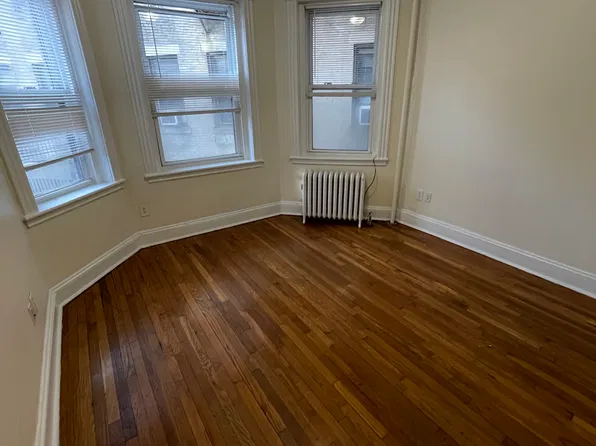 353 Riverway St #7B, Boston, MA 02115