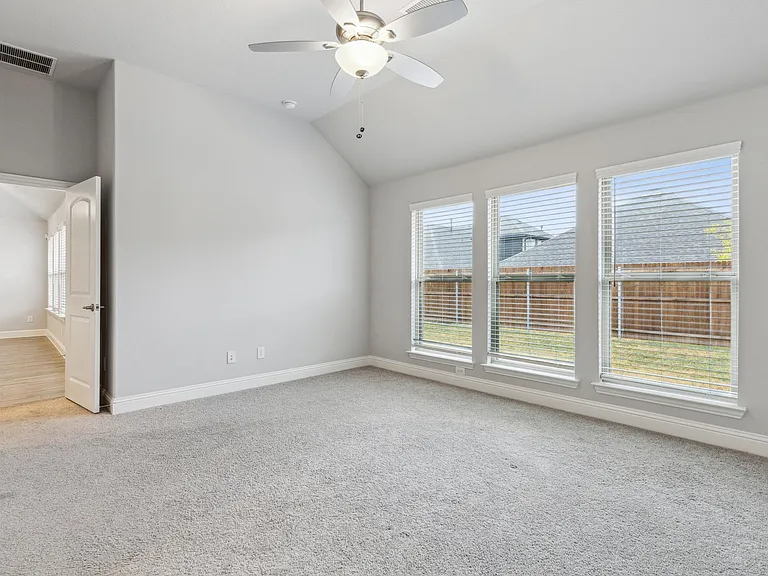 810 Mildren Ln — Photo 15