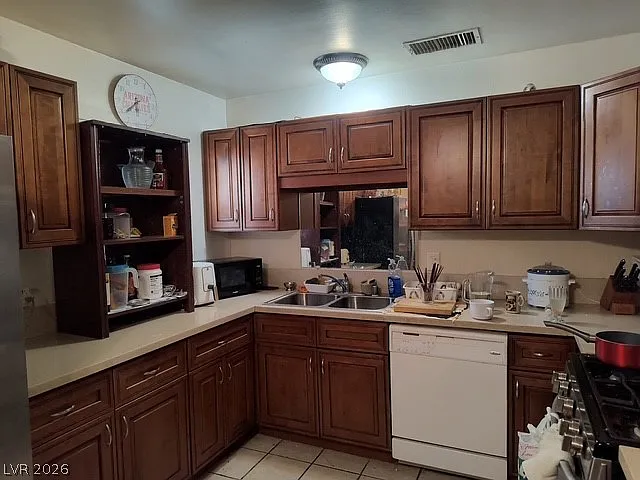 4 bed, 2.0 bath, 1239 sqft, $1,749 — Photo 3