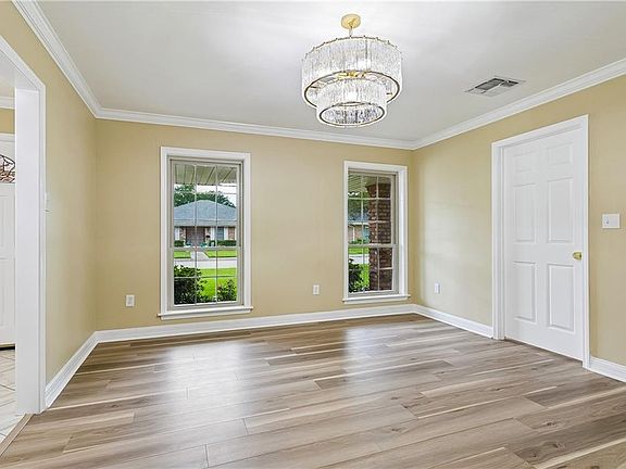 5th image of 106 W Imperial Dr