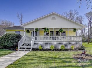 3 S Garden Dr, Fletcher, NC 28732