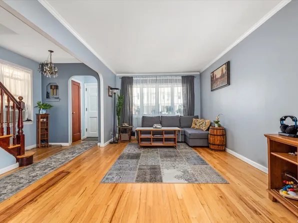 7106 73rd St, Ridgewood, NY 11385