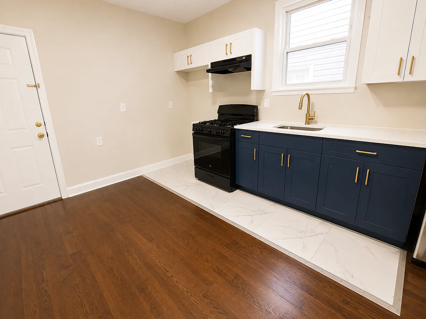 3 bed, 1.5 bath, 1200 sqft, $2,045 — Photo 1