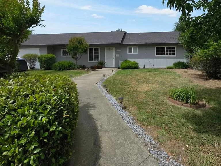 1424 Calexico Dr — Photo 1