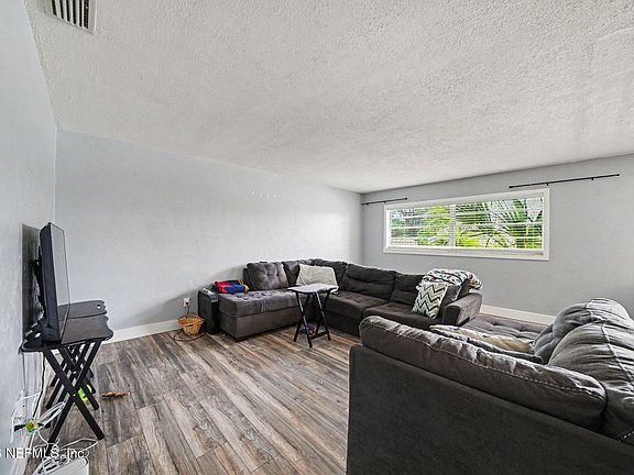 5th image of 1180 BALFOUR Drive