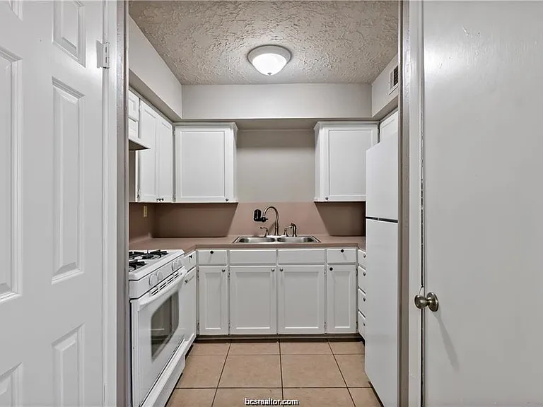 3906 Aspen St #B — Photo 8