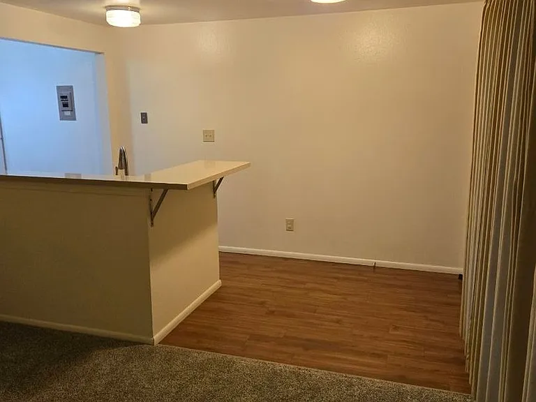 418 Emery St — Photo 8