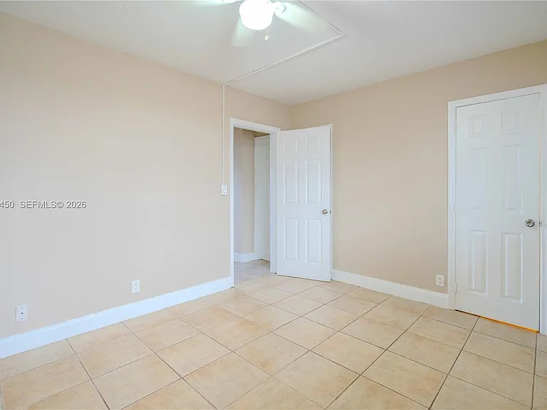 715 NE 6th St #3 — Photo 10