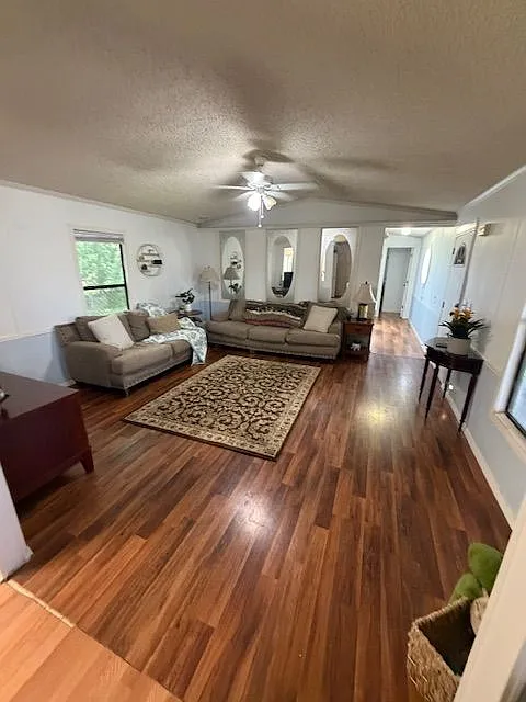3 bed, 2.0 bath, 1280 sqft, $1,200 — Photo 4