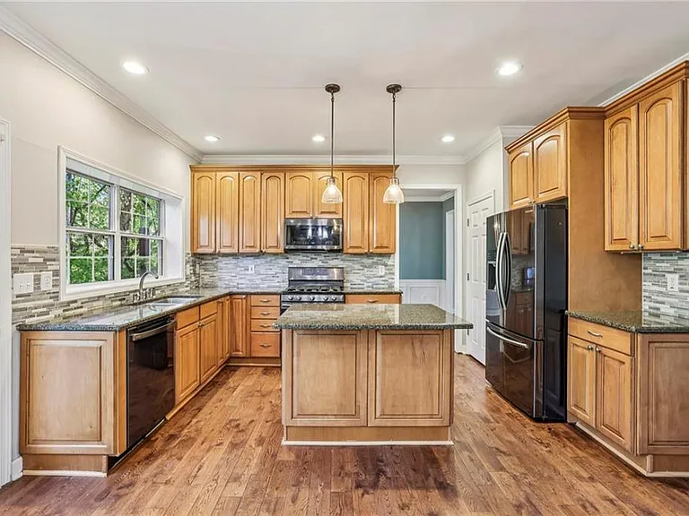 615 Tammany Pointe — Photo 2