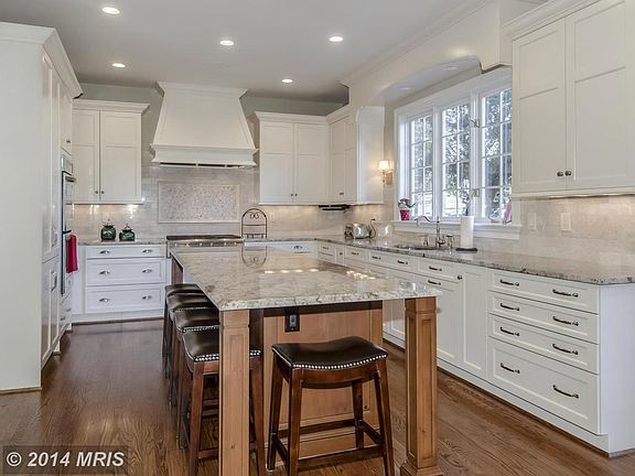 5th image of 9804 Carmelita Dr