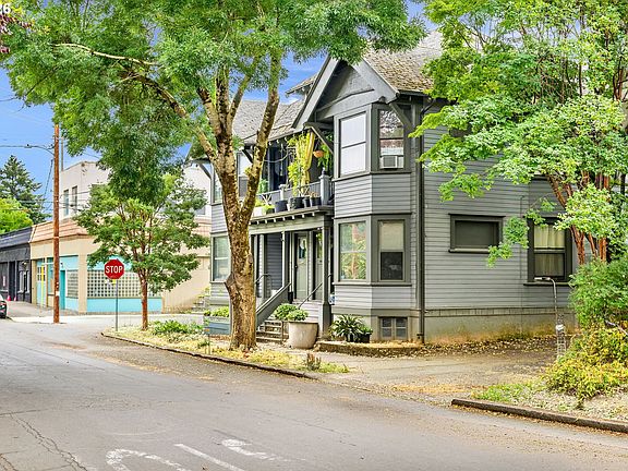 3rd image of 601 NE Randall Ave