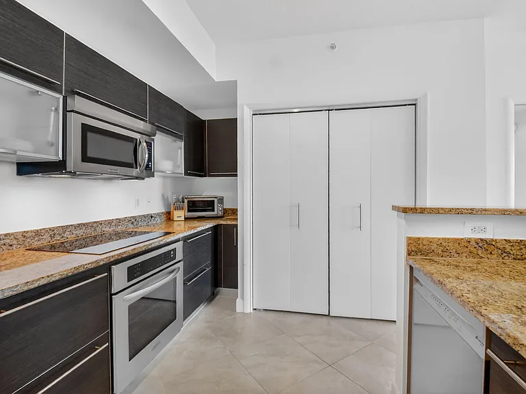 550 Okeechobee Blvd #423 — Photo 17
