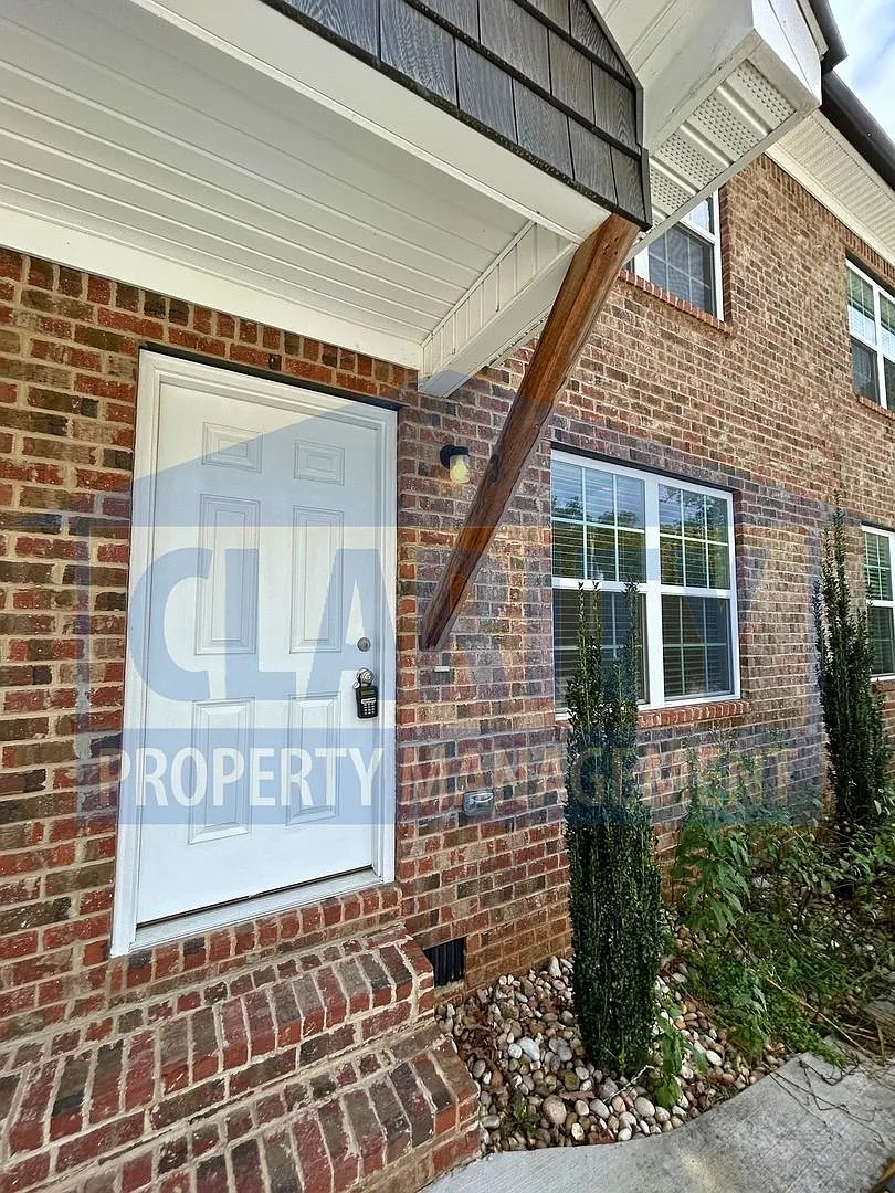 1807 Forest Ridge Dr. SW #2-5 — Photo 2