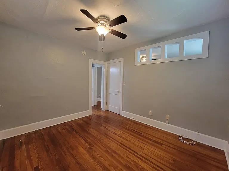 226 13th Ave NE #1 — Photo 3