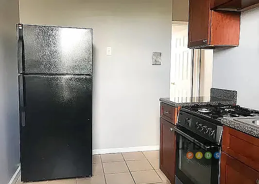 1060 Hancock St #6 — Photo 2