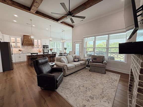 5th image of 185 Hunting Ridge Cir