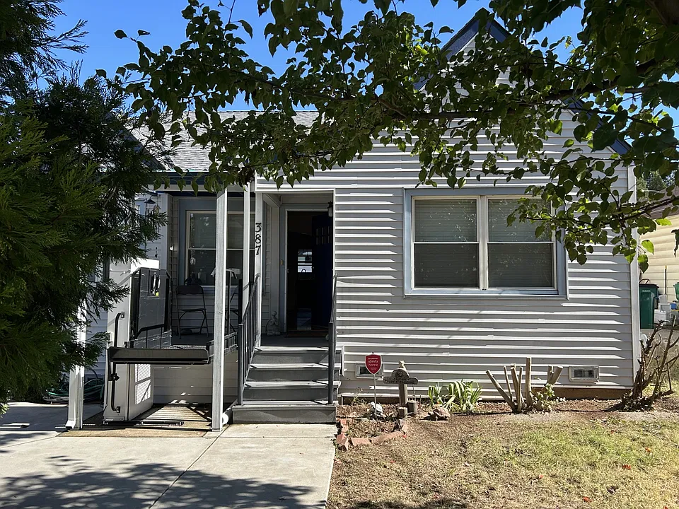 387 Clark St