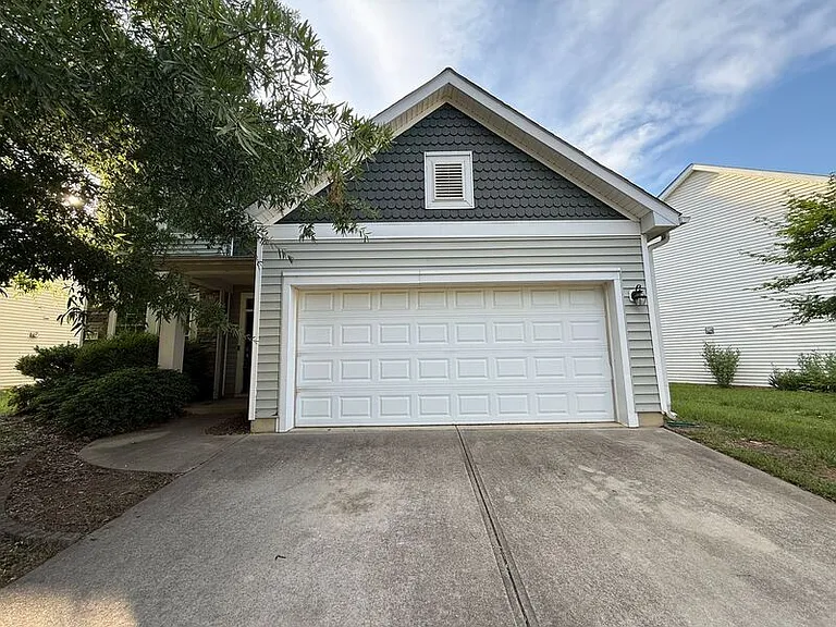 2113 Trefoil Ln — Photo 1