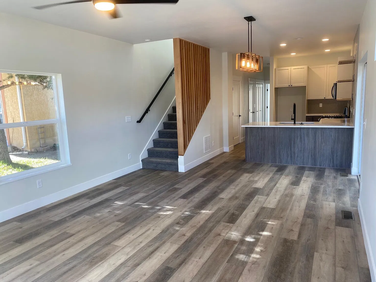 3 bed, 2.5 bath, 1695 sqft, $2,400 — Photo 4