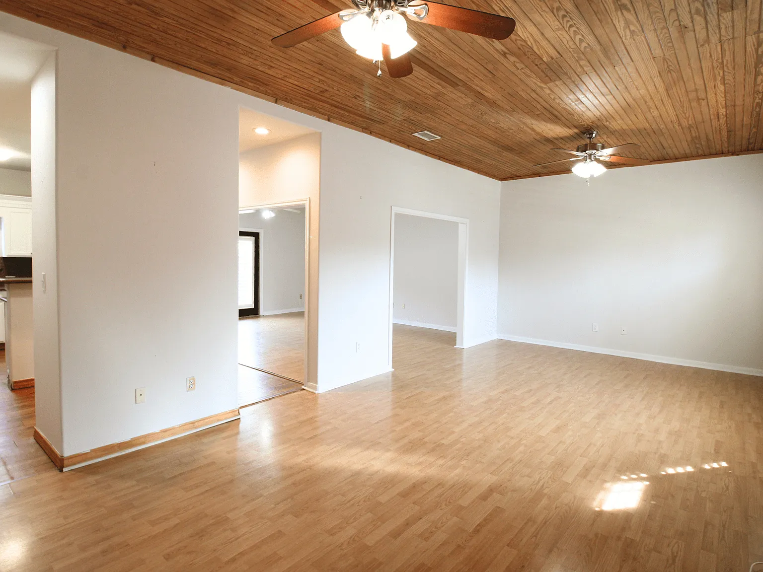 3 bed, 2.5 bath, 1468 sqft, $1,950 — Photo 3