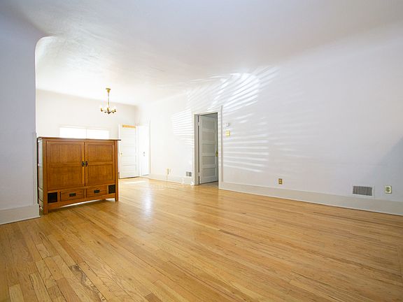 4th image of 110 W Houghton St