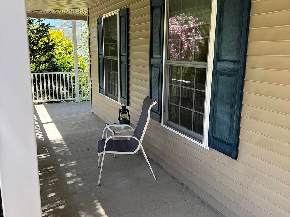 2nd image of 271 Ridge Rd