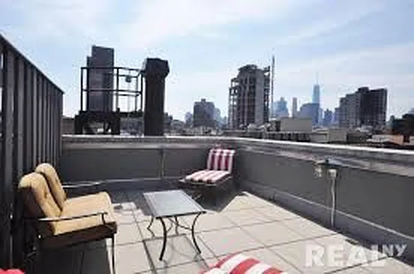 Rented by REAL New York | media 24