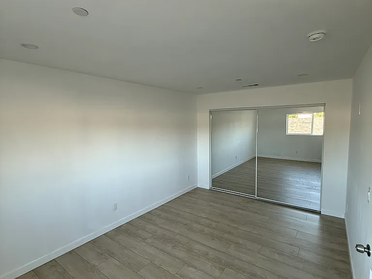 22026 Saticoy St #1/2 — Photo 10