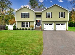 16 Lajoie Ln, Milford, CT 06461