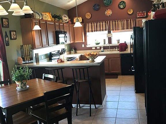 5th image of 229 N Churchill Dr