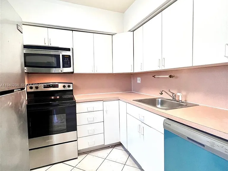 10178 Collins Ave #107 — Photo 15