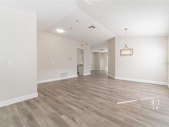 3rd image of 2611 Avondale Ct