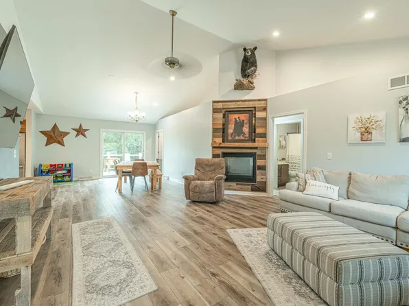 405 7th Ave #C, New Glarus, WI 53574