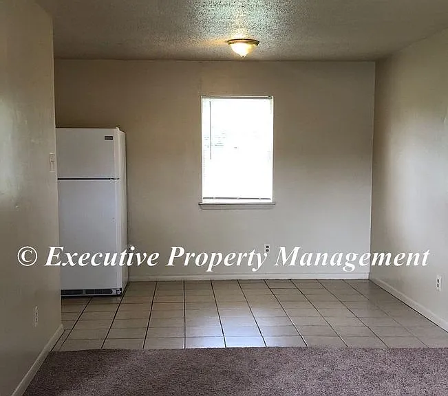 410 Sunset Ln — Photo 2
