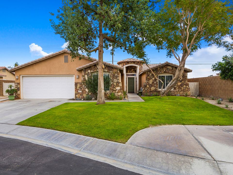 1st image of 47320 Calle Diamante