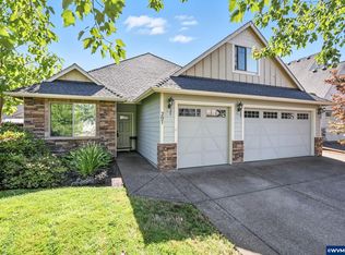 207 Finneys Ave, Molalla, OR 97038