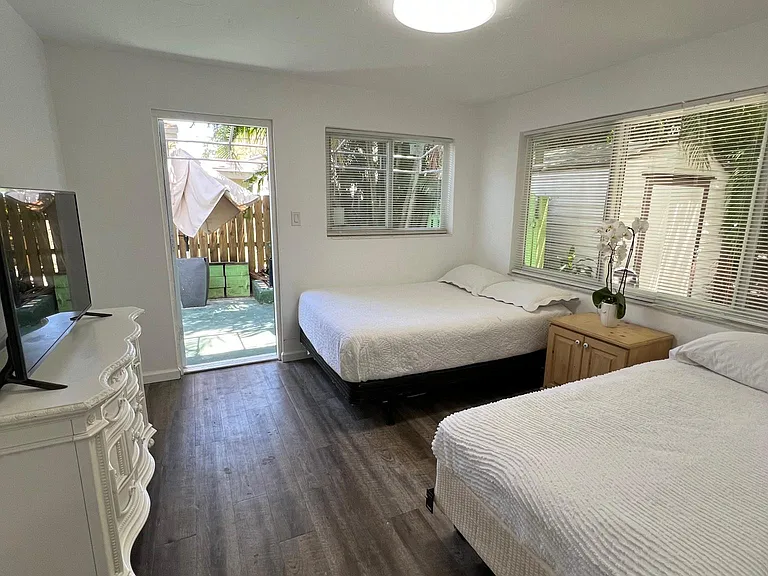 1416 SW 27th St — Photo 5