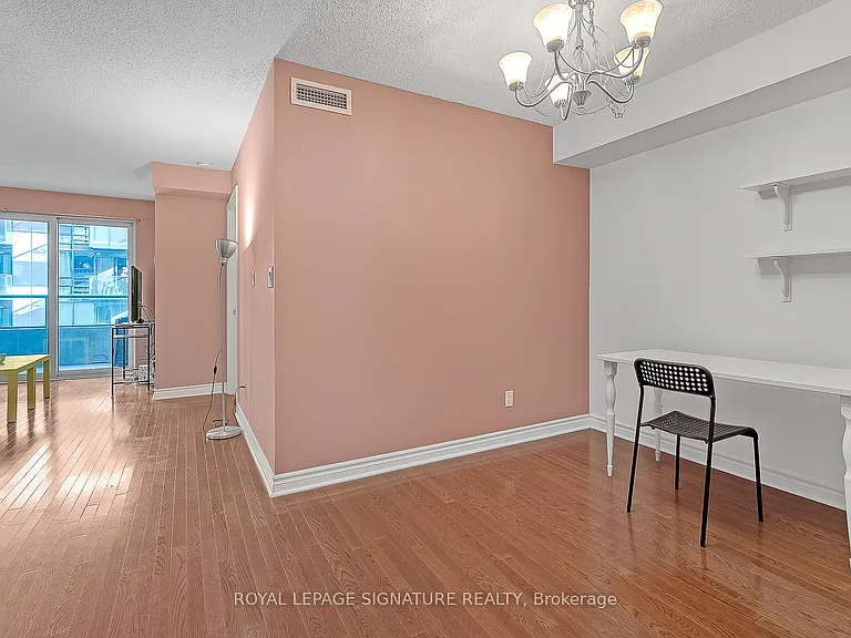 270 Wellington St W #710 — Photo 28