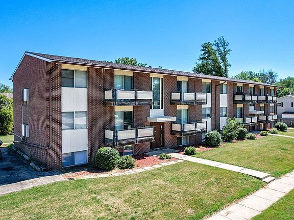 4th image of 1704 Edgebrook Dr #1