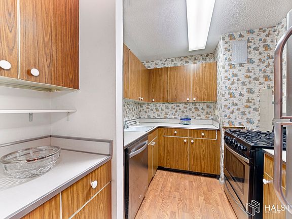 2nd image of 80 Gold St APT 4C