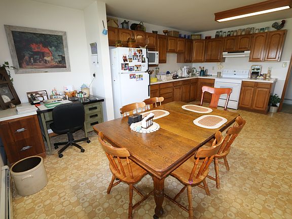 Eat-in Kitchen