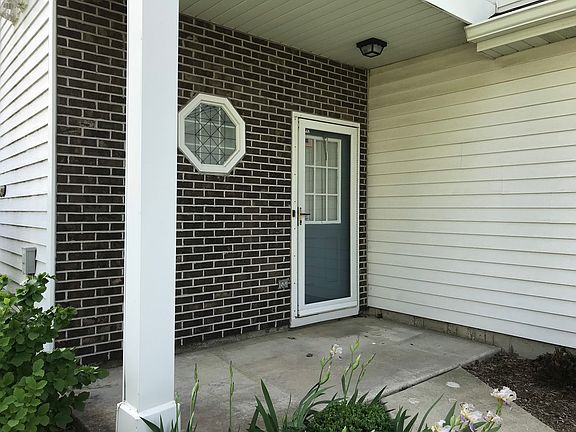 3rd image of 555 Woodhaven Dr