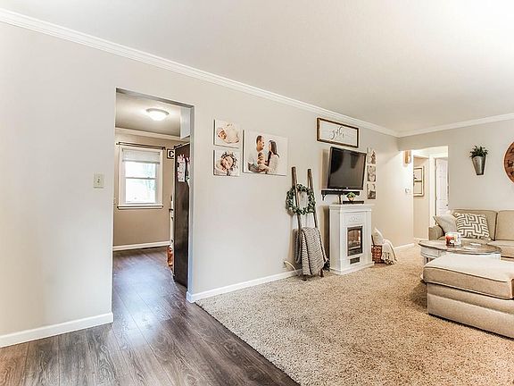5th image of 615 Saint Andrews Blvd