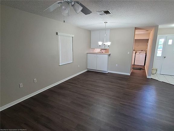 5th image of 677 W Wesley Cir